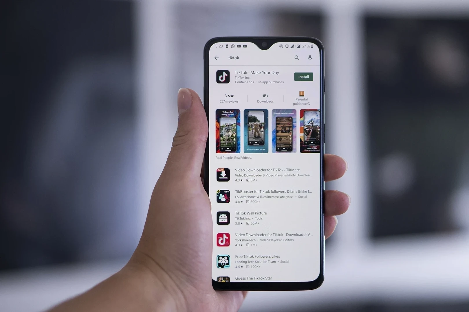 如何在您的国家被禁止 TikTok 时解除封锁 TikTok  在一些国家，TikTok 可能因各种原因被禁止。如果您想在这种情况下使用 TikTok，可以考虑以下几种方法：  1. **使用 VPN（虚拟专用网络）**
 – VPN 可以帮助您隐藏您的 IP 地址，并连接到其他地区的伺服器。这样，您可以绕过地区限制，轻松访问 TikTok。  2. **访问网站的代理服务**
 – 您可以使用一些代理服务来访问 TikTok 的网站或应用。选择可信的代理服务以保护您的个人资料。  3. **使用轻量级应用程序**
 – 有些第三方应用程式可以与 TikTok 兼容，并提供相似的功能。虽然这些应用程序不一定具备 TikTok 的所有特性，但仍然可以享受短片分享的乐趣。  4. **查看本地法律和政策**
 – 在试图解除封锁之前，了解您所在国家的法律和政策是非常重要的。确保您不会违反任何法律，以免面临法律责任。  5. **社交媒体替代品**
 – 若因为法律原因无法使用 TikTok，可以考虑使用其他社交媒体平台，例如 Instagram、YouTube Shorts 或 Snapchat 等。  记住，在使用任何工具或服务时，一定要谨慎以保护您的个人信息和数据安全。